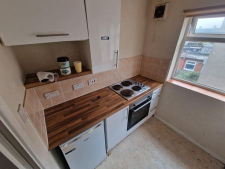 2 bedroom flat to rent - Photo 2