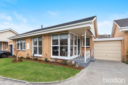 Beachside living - Photo 2