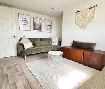 2 Bed Flat, St. James's Street, BN2 - Photo 2