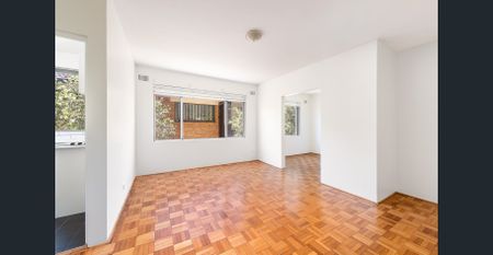 ** BRIGHT AND SUNNY ** - Photo 2