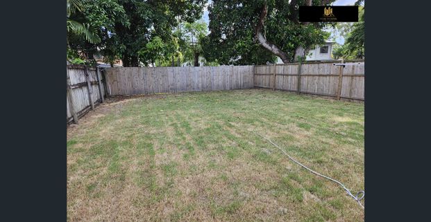 BEACHSIDE 2 BEDROOM RENOVATED DUPLEX - MASSIVE YARD - Photo 1