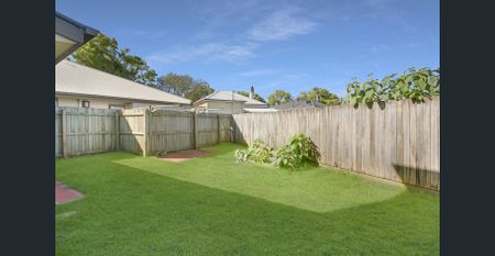 MODERN TWO-BEDROOM TOWNHOUSE WITH OFFICE NEAR CBD - Photo 5