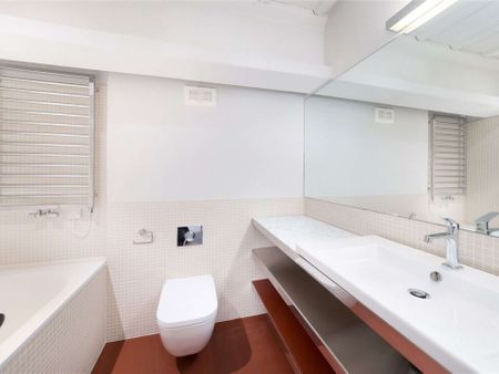 A spectacular one bedroom apartment in this exclusive converted commercial premises. - Photo 4