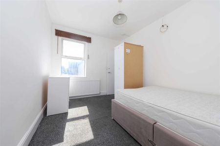 5 bedroom semi-detached house to rent - Photo 3