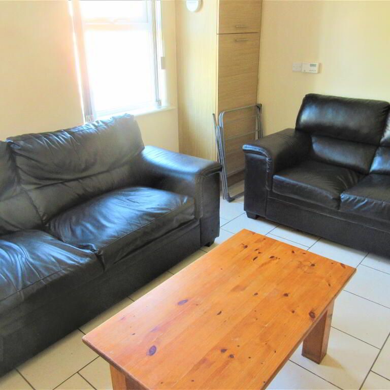 Great Apartment, 165b University Street, Queens Quarter, Belfast, BT7 1HR - Photo 1