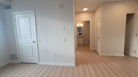 For Lease - 13042 Yonge Street Unit# 307, Richmond Hill, Ontario - Photo 2