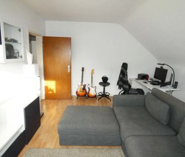 Gemütliche 2-Zimmer-Dachgeschoss-Wohnung mit Küchenzeile in ruhiger... - Photo 2