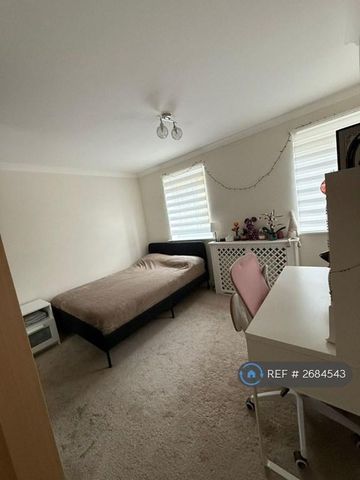 3 bedroom terraced house to rent - Photo 3