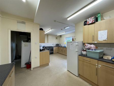 1 bedroom in a house share to rent - Photo 5