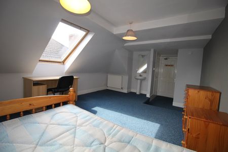 7 Bed Semi-Detached House, Richmond Gardens, SO17 - Photo 3