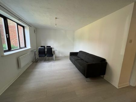 1 bedroom flat to rent - Photo 2