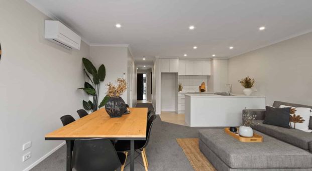 3 Bedroom 3 Bathroom in sought after Hamilton East - pets allowed. - Photo 1