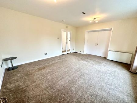 3 bedroom flat to rent - Photo 4