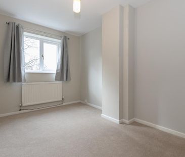 4 bedroom semi-detached house to rent - Photo 3