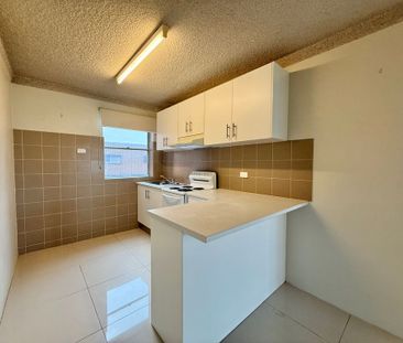 2/127 Victoria Street, Adamstown - Photo 4