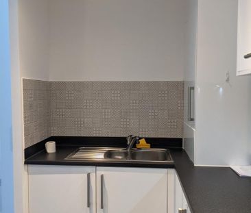 3 bedroom flat to rent - Photo 3