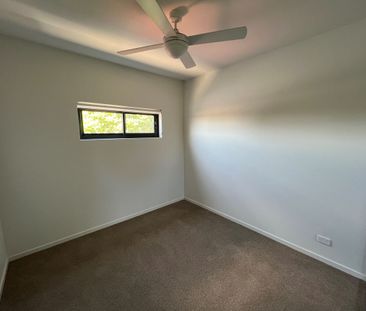 MODERN 2 BEDROOM APARTMENT - Photo 1