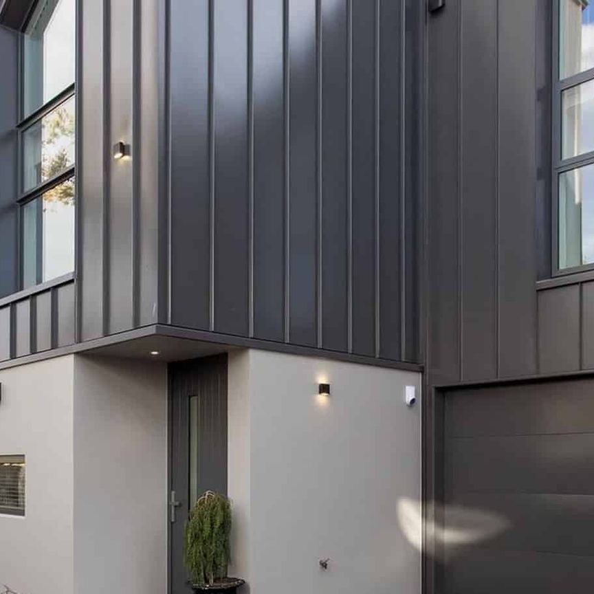 Stylish Furnished Home - short or long term! - Photo 1