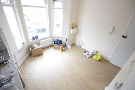 Crawley Road - 1 mins from Town Centre - LU1 1HX - Photo 3