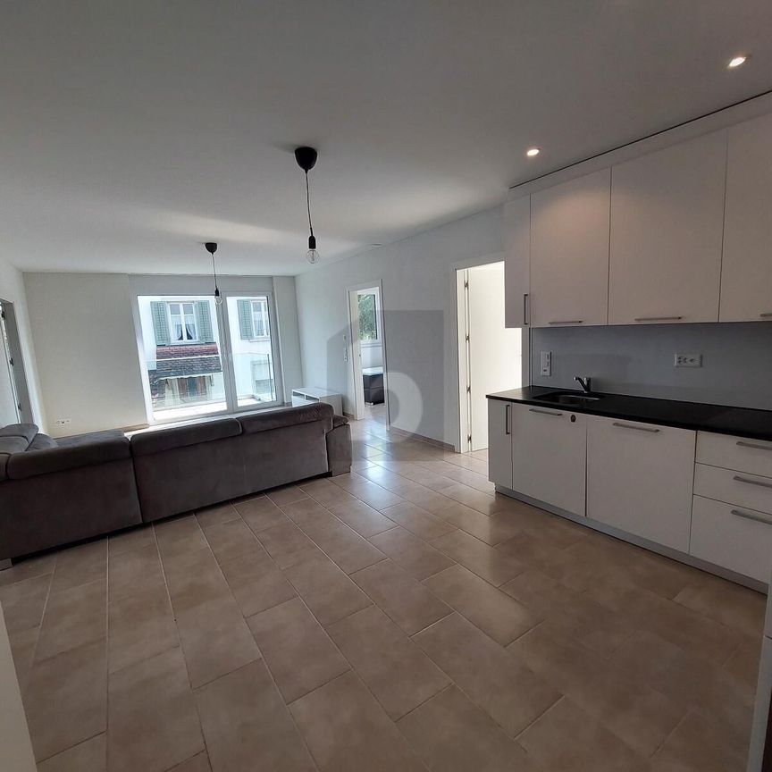 MIT BALKON UND MODERNER AUSSTATTUNG - Foto 1