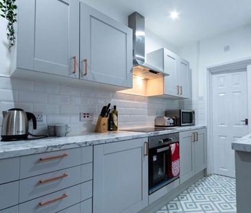 🚀 Funky, Fresh & Fully Furnished – Town Centre Rooms Just Off Queen... - Photo 3