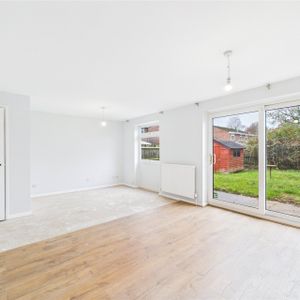 Albury Gardens, Reading Albury Gardens, Reading - Photo 2