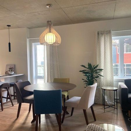 Appartements Neufs Tout meublé Tout inclus: gym, terrasse, climatisation, stationnement intérieur - Photo 4