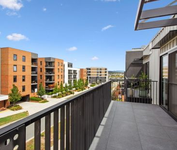 Luxurious Living with Panoramic Views - Photo 3