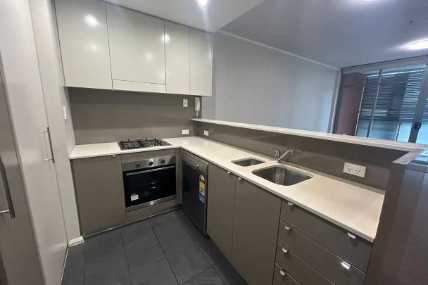 “One Bedroom + Study Resort Style Apartment in the Heart of Maroubra Junction” - Photo 1