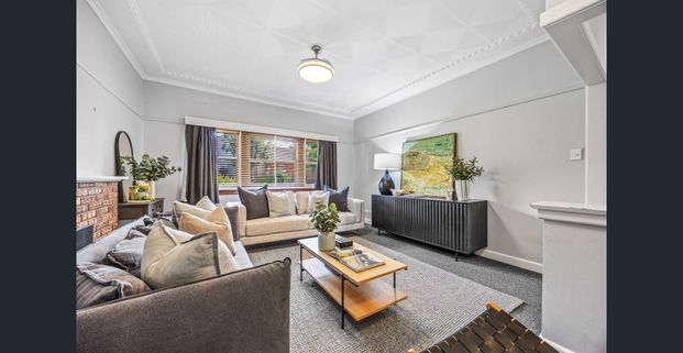 Beautiful Brick Veneer Home In Peaceful Locale. - Photo 1