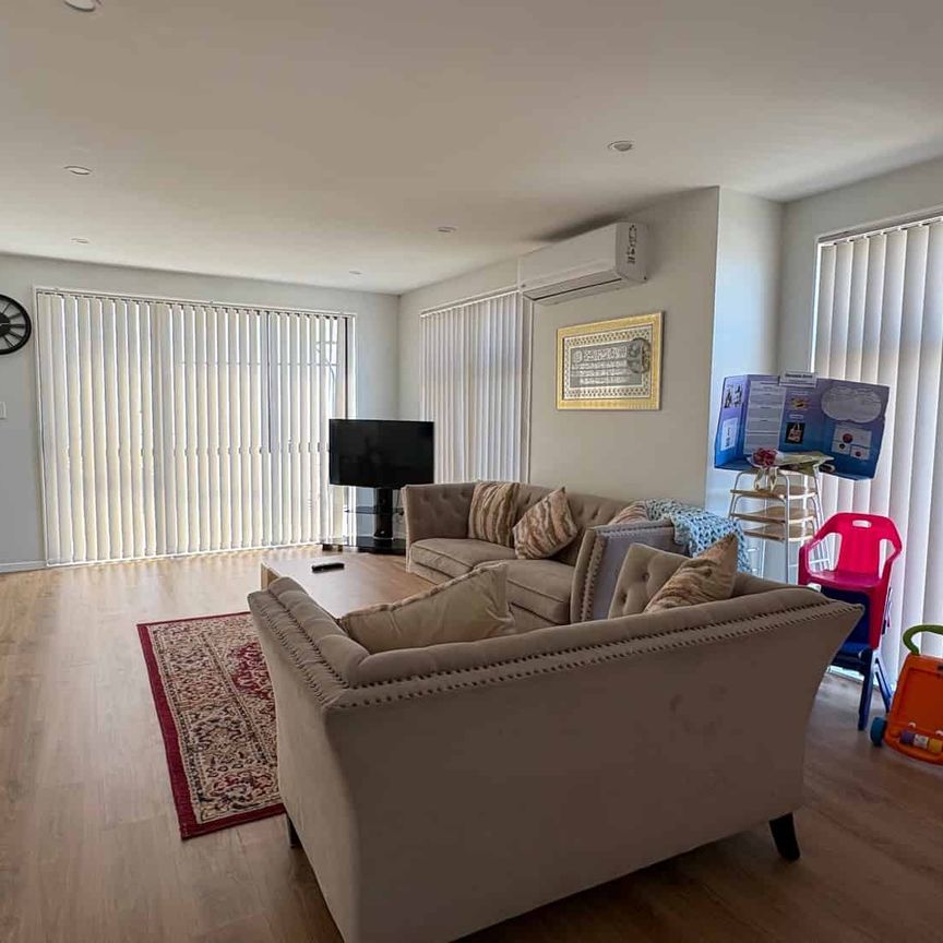 Charming, Spacious Family Living in a Sun-Filled Setting - Photo 1