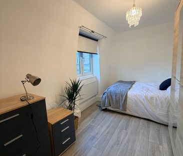 Room in a Shared House, Netherby House, SW8 - Photo 3