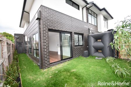 6 or 7/33 Hillcrest Grove, Springvale, VIC 3171 - Photo 2