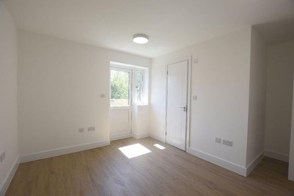 The Meadow Way, HA3 7BW, Harrow - Photo 1