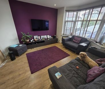 4 bedroom semi-detached house to rent - Photo 5