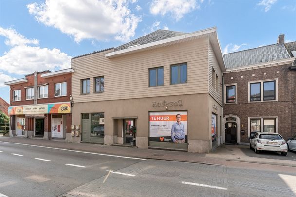 HANDELSPAND 111M2 MET WOONST 199M2 OP PERFECTE LOCATIE MET ENORME VISIBILITEIT! - Photo 1