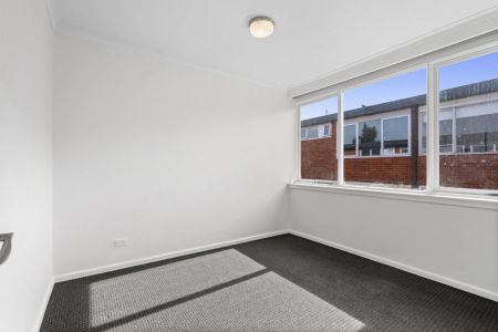 Bright & Fresh! - Photo 2