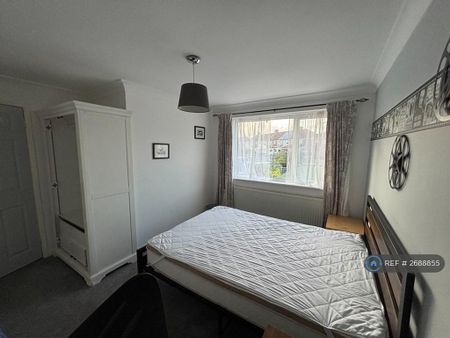 1 bedroom in a house share to rent - Photo 3
