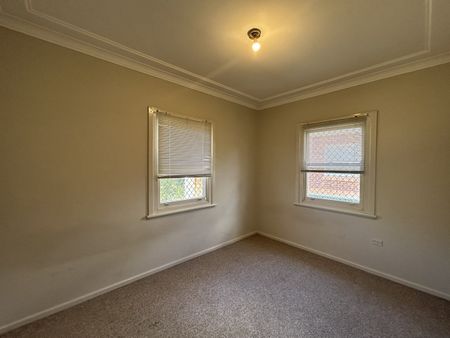 36 Parry Street, TAMWORTH NSW 2340 - Photo 5