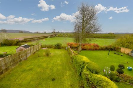 3 bed semi-detached house to rent, Hereford, HR4 - Photo 2