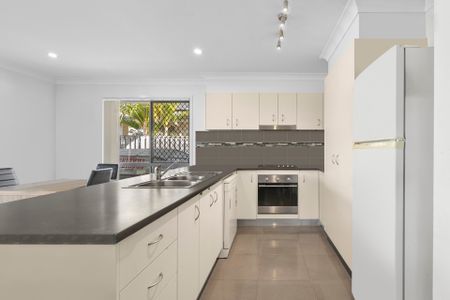 21 Bluestar Circuit, Caboolture QLD 4510 - House For Rent | Domain - Photo 5