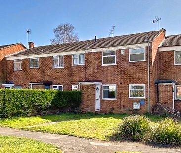 Pinewood Park, Farnborough, GU14 - Photo 1