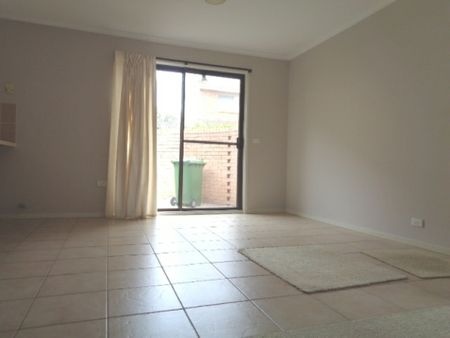 Spacious 2 Bedroom Townhouse - Photo 4