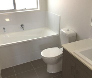 2 Cygnus Crescent, Coomera QLD 4209 - Townhouse For Rent | Domain - Photo 6