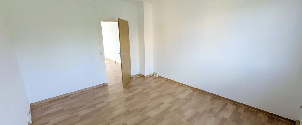 ++ helle 4-Raum-Wohnung mit Balkon & Tageslichtbad - ruhig wohnen in Limbach-Oberfrohna ++ - Photo 1