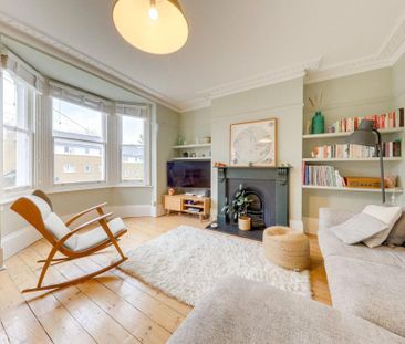 3 bedroom flat to rent - Photo 2