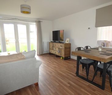 3 bedroom semi-detached house to rent - Photo 6