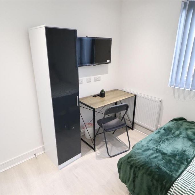 1 bedroom in a house share to rent - Photo 1