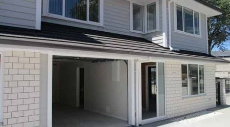 Modern 3-Bed, 2-Bath Luxury Living in Desirable Location - Photo 3