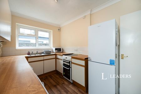 3 bedroom house to rent Goodwood Road, Southsea, PO5 - Photo 4